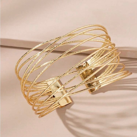 Gold cuff bracelet - Picture 1 of 2